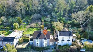 Setting & Plot- click for photo gallery